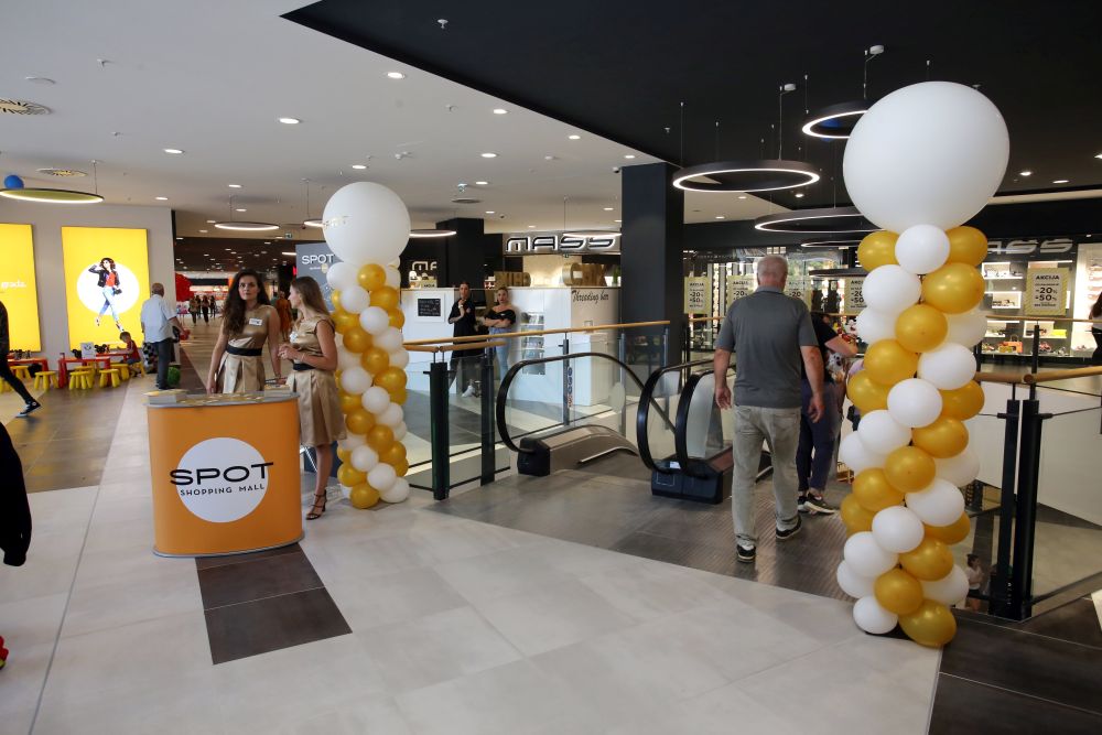 Spot Shopping Centre