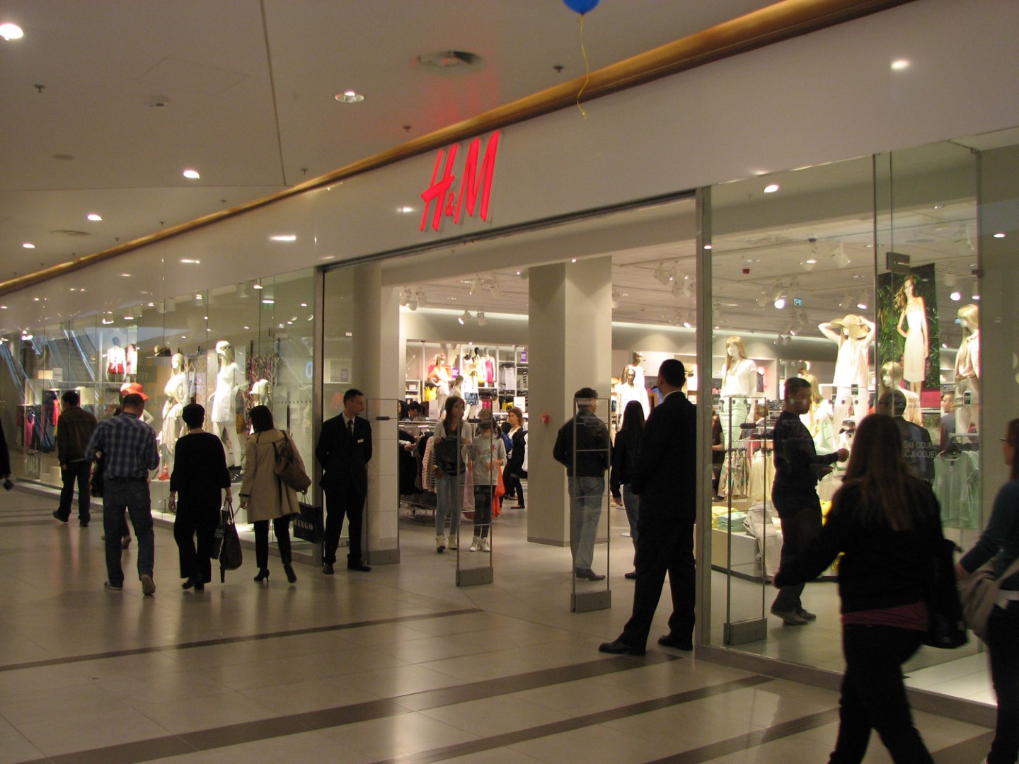 Various ˝fit out˝ projects